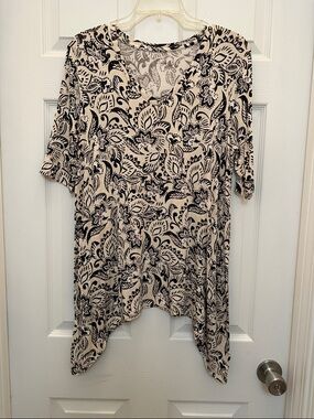 Women’s Floral V-Neck Tunic Top in Cream and Black